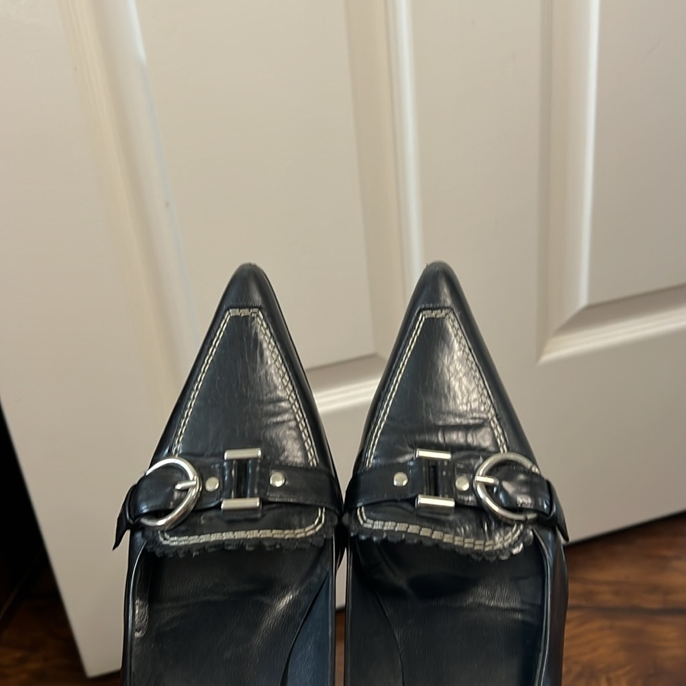 Stuart Weitzman Pointed Toe Vintage Heels - Picture 6 of 8